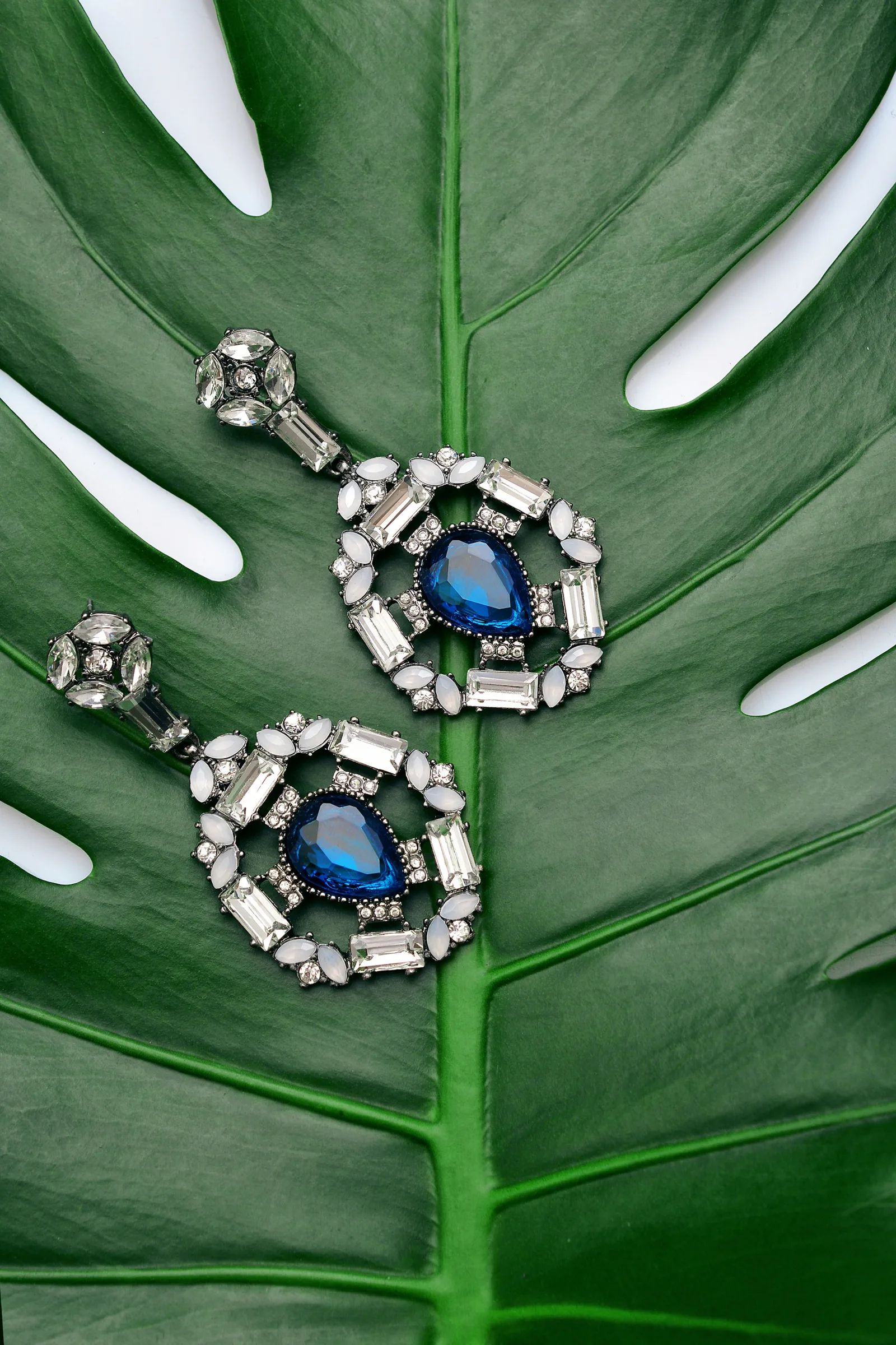 Ohrringe mit blauen Saphiren, fein gefasst